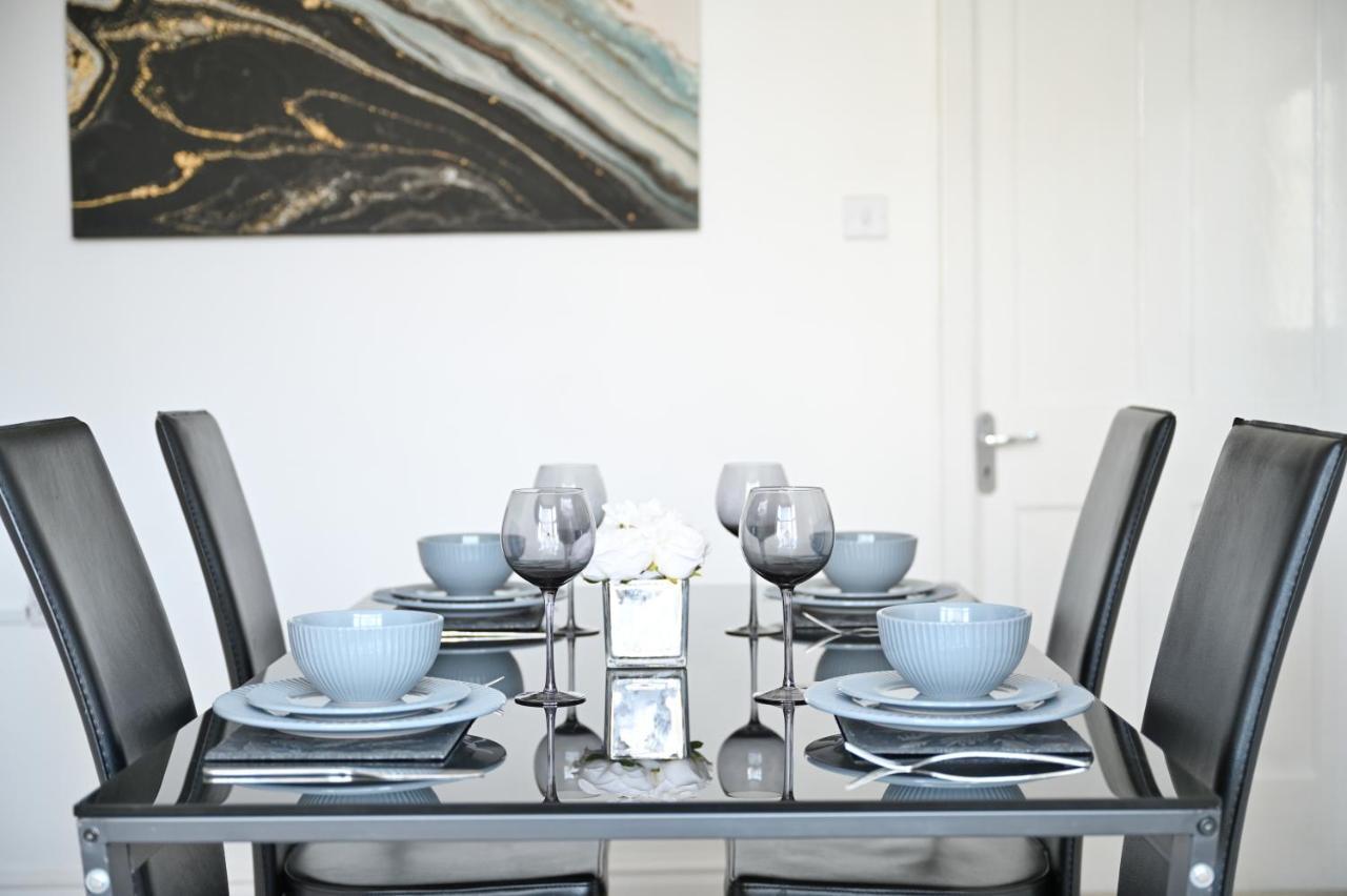Sleek And Stylish 3 Bed In Bolton - Garden - Parking Villa Exterior photo